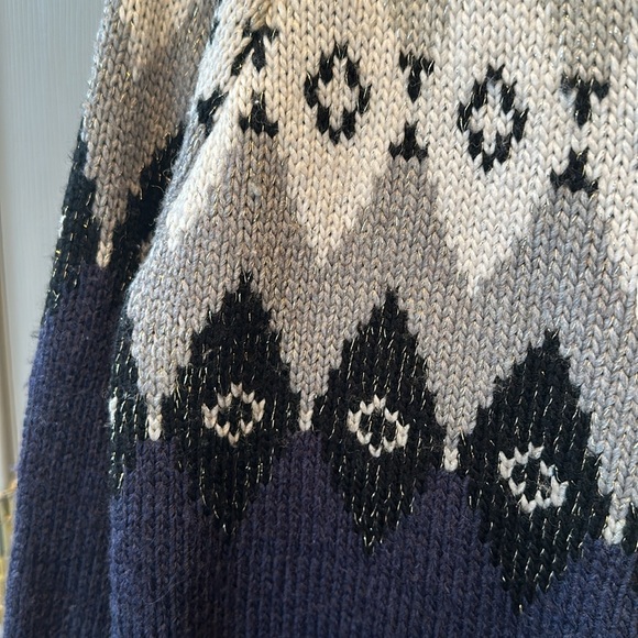 American Eagle Sweater - Picture 4 of 6